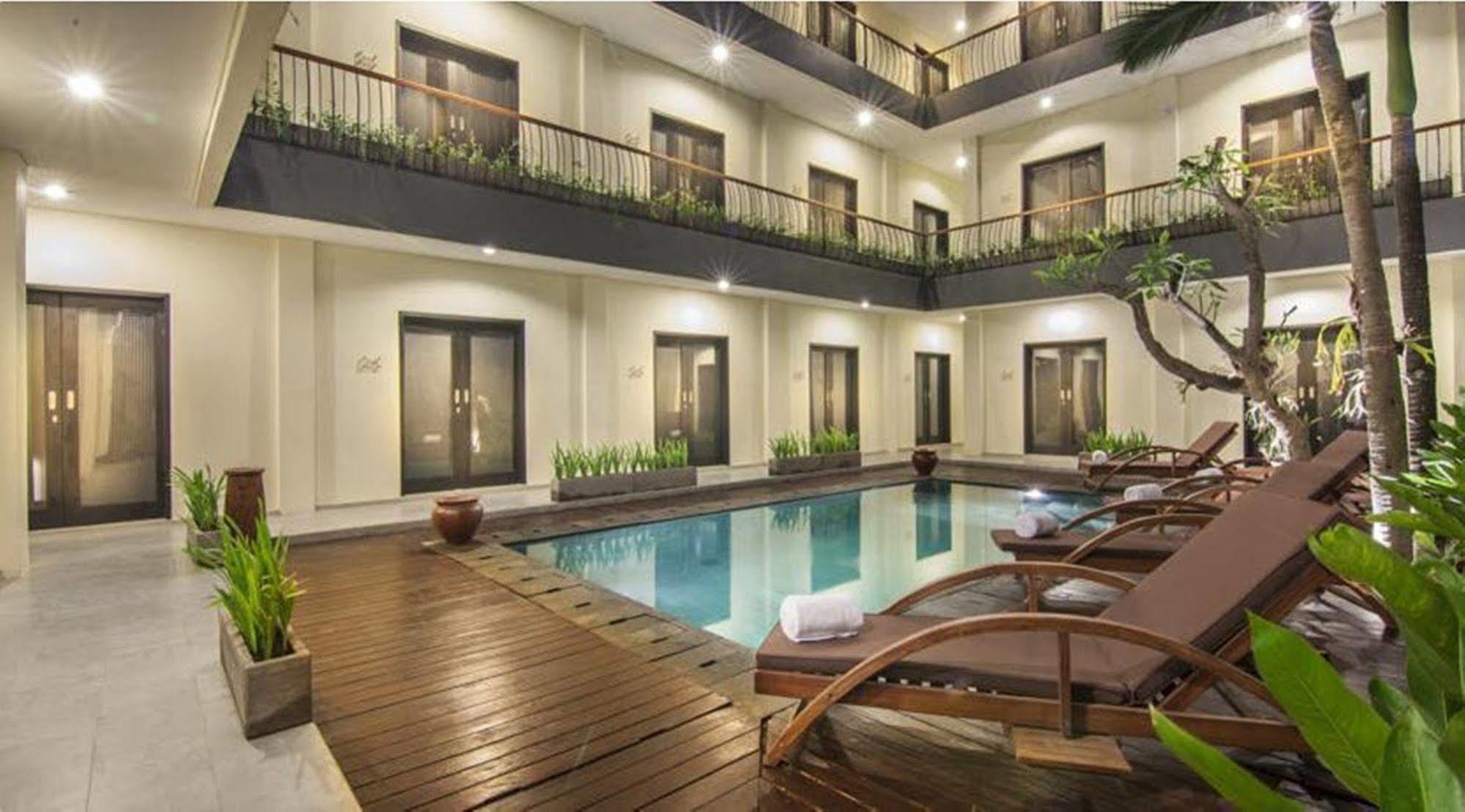 Zuk Hotel Legian Esterno foto